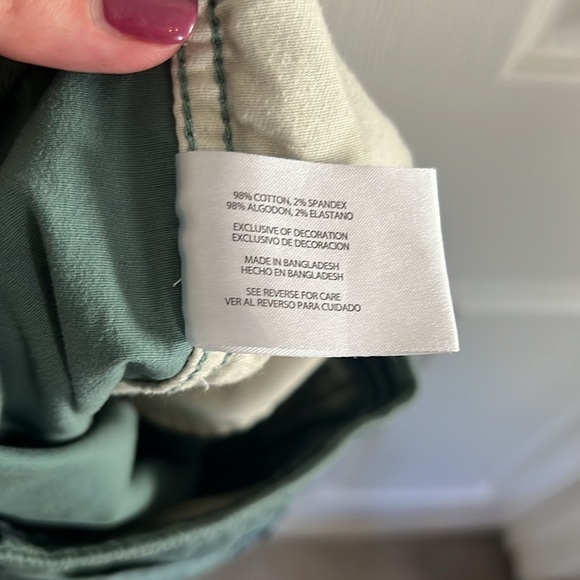 Gap Shorts - Picture 4 of 5